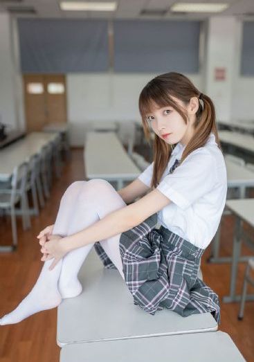 AAABB站免费观看_十万网红美女美酱